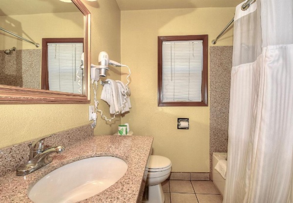 Bayside Inn image 26