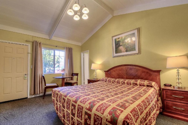 Bayside Inn image 35