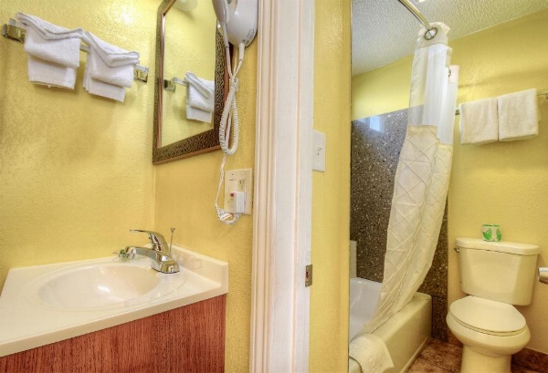 Bayside Inn image 37