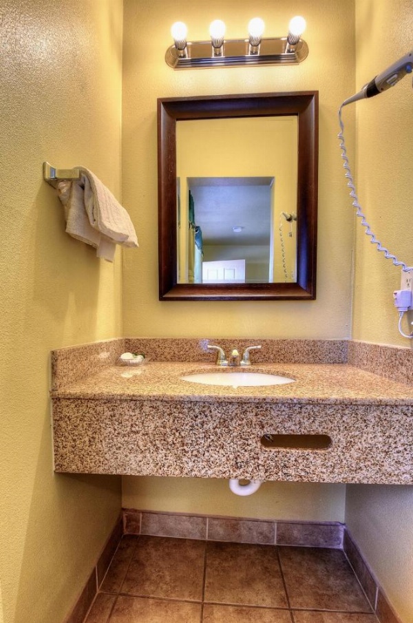 Bayside Inn image 40